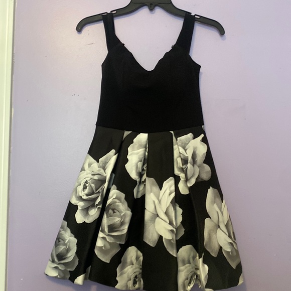 Speechless little black floral dress size 1 - Picture 1 of 2